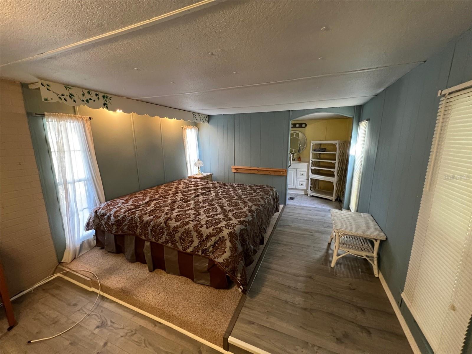 LEISURE LAKE MHP CO-OP OR1316/2570 - Residential