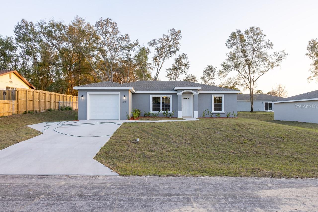 2276 W MENORES DRIVE