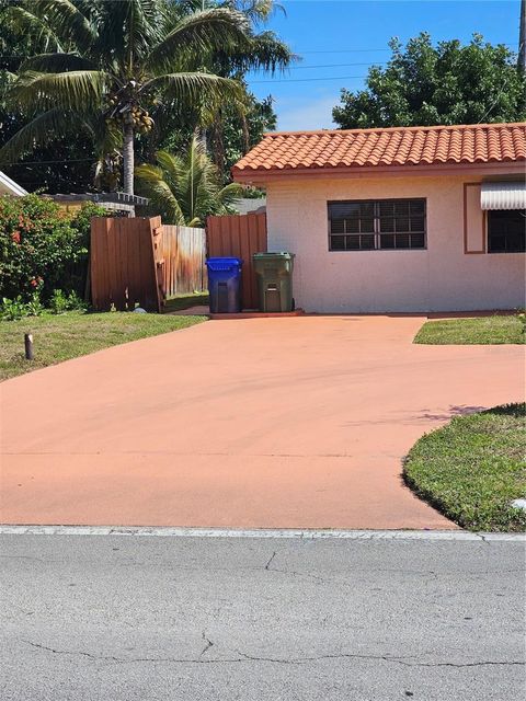 Photo of 1561 NW 77th Way, Pembroke Pines, FL 33024 (MLS # O6384395)