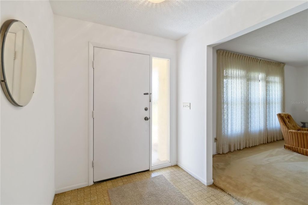 Photo of 2271 Pine View Circle, Sarasota, FL 34231 (MLS # A4649803)