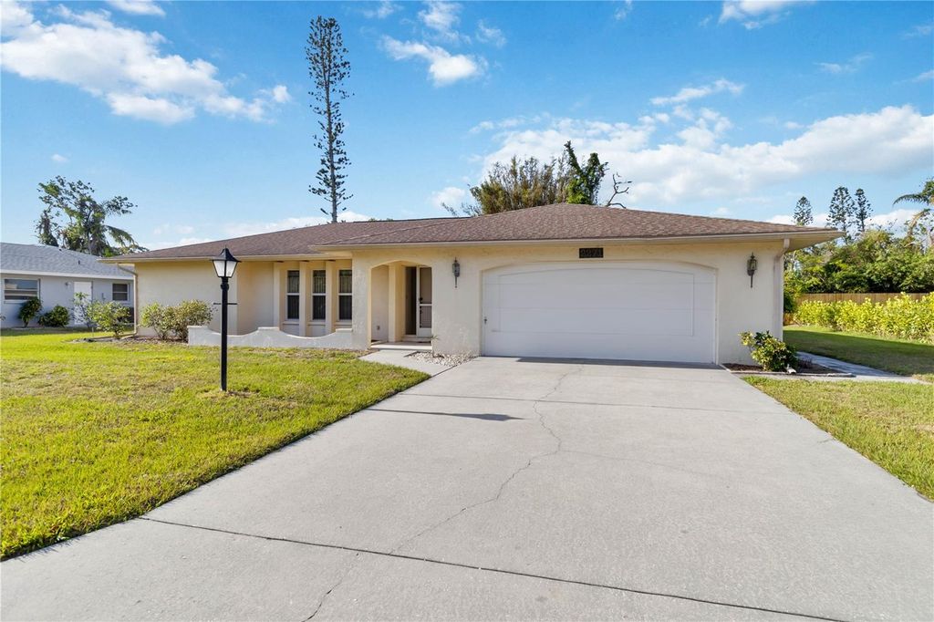 Photo of 2271 Pine View Circle, Sarasota, FL 34231 (MLS # A4649803)