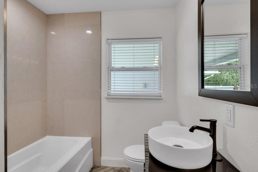 BRADENTON /VIRGINIA PARK - Residential