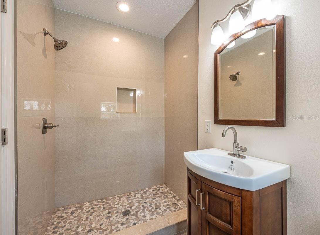 BRADENTON /VIRGINIA PARK - Residential