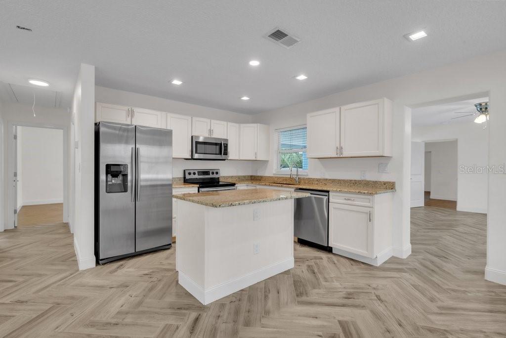 BRADENTON /VIRGINIA PARK - Residential