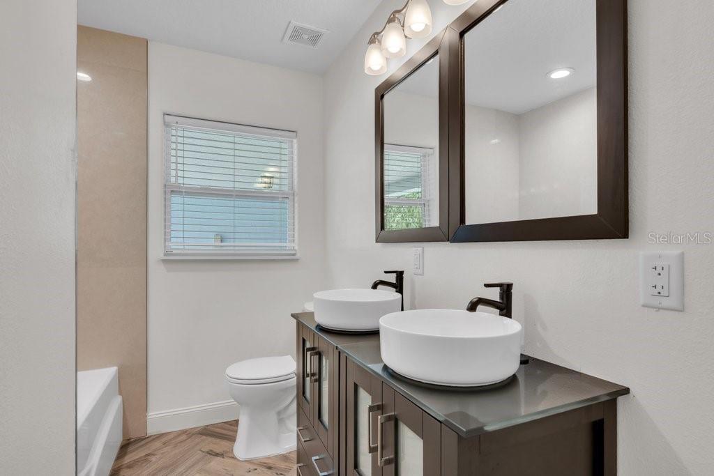 BRADENTON /VIRGINIA PARK - Residential