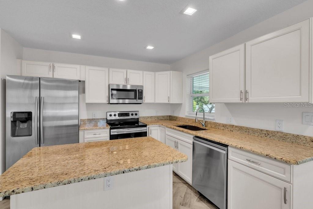 BRADENTON /VIRGINIA PARK - Residential