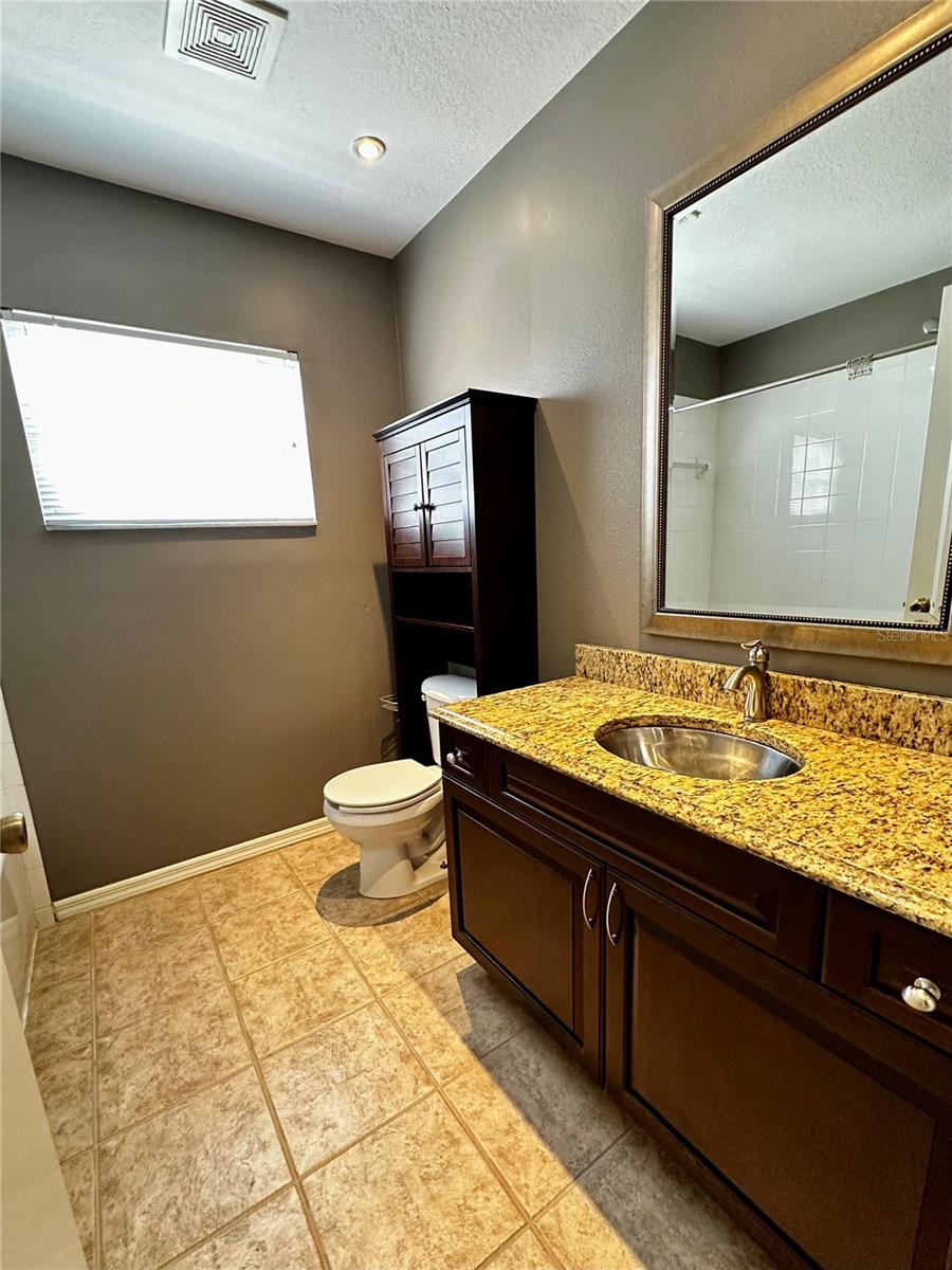 LEXINGTON OAKS PH 01 - Residential Lease