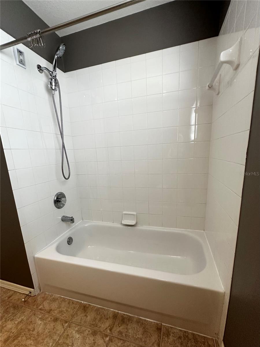 LEXINGTON OAKS PH 01 - Residential Lease