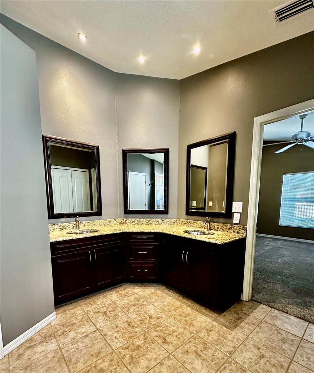 LEXINGTON OAKS PH 01 - Residential Lease