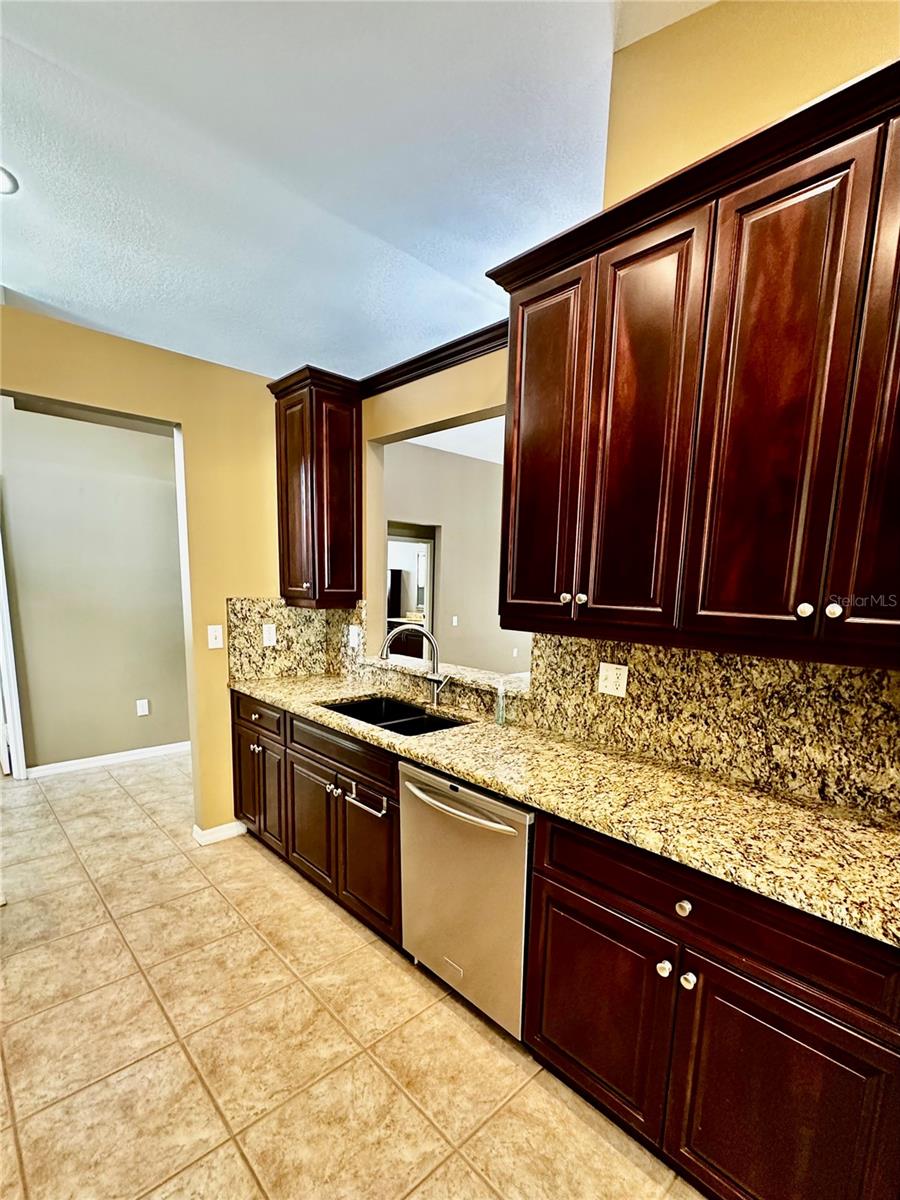 LEXINGTON OAKS PH 01 - Residential Lease