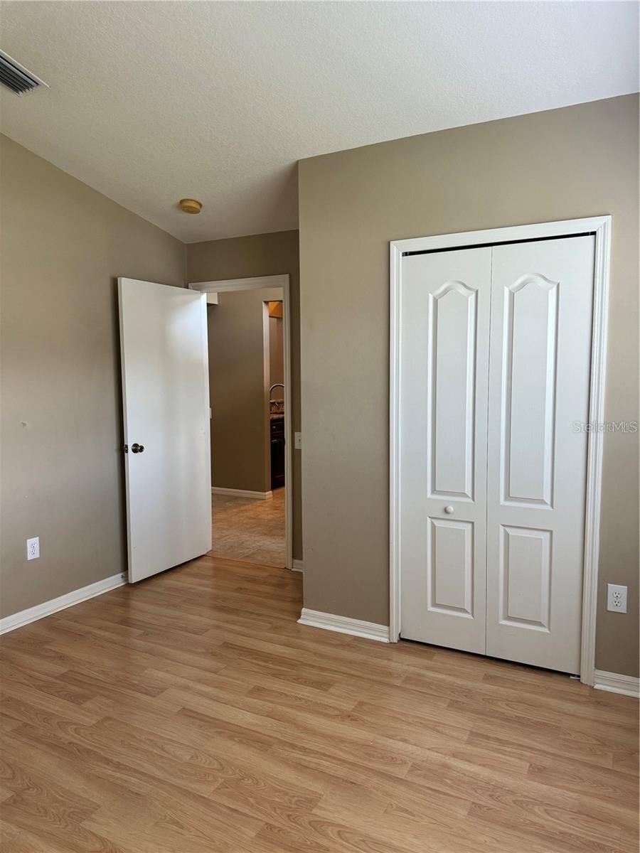 LEXINGTON OAKS PH 01 - Residential Lease