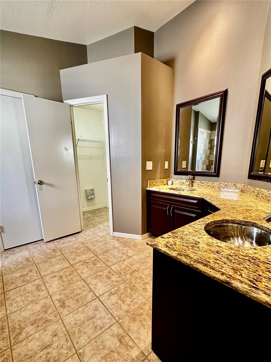 LEXINGTON OAKS PH 01 - Residential Lease