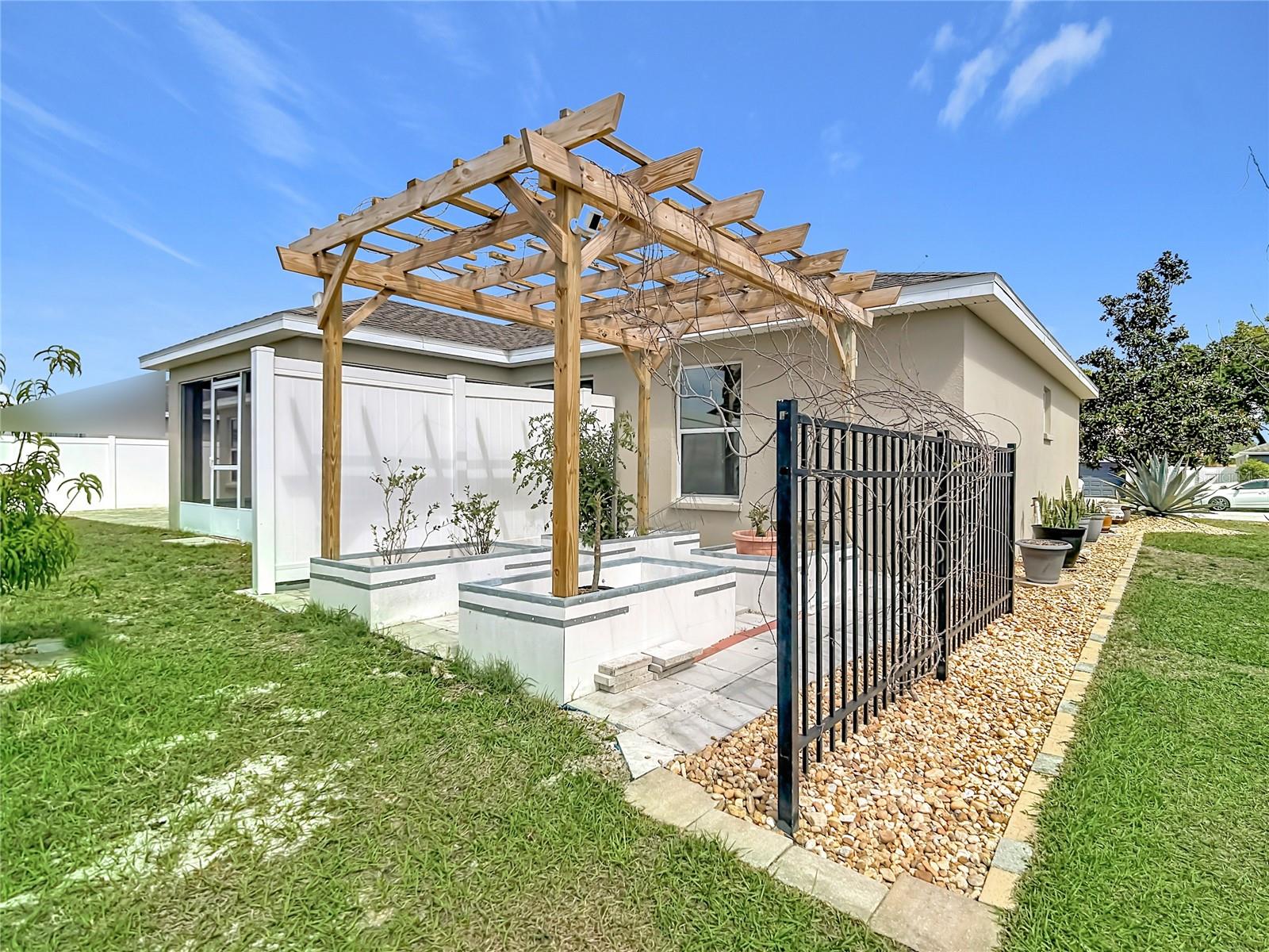 WIND MEADOWS - Residential