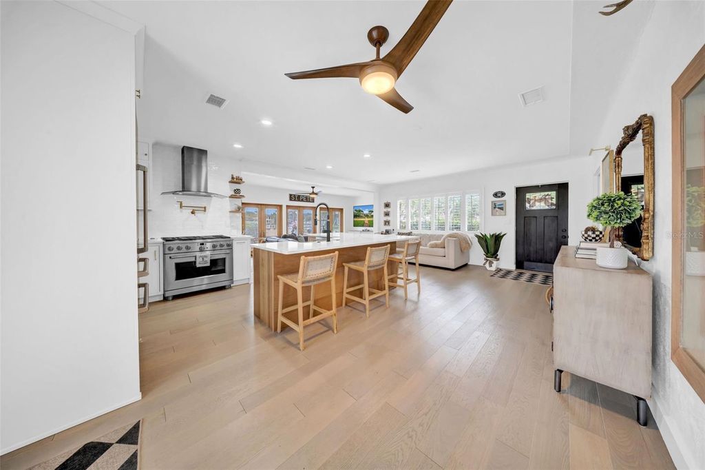 Photo of 121 28th Avenue NE, St Petersburg, FL 33704 (MLS # TB8407386)