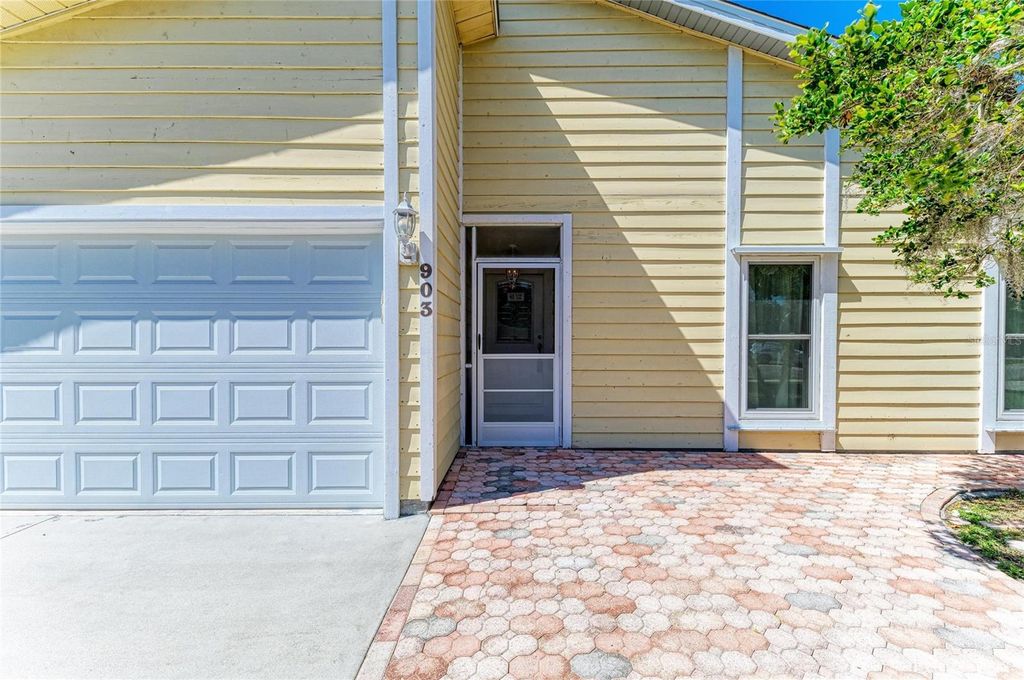 Photo of 903 Plum Tree Lane, Sarasota, FL 34243 (MLS # A4690011)