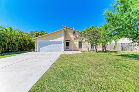 Photo of 903 Plum Tree Lane, Sarasota, FL 34243 (MLS # A4690011)