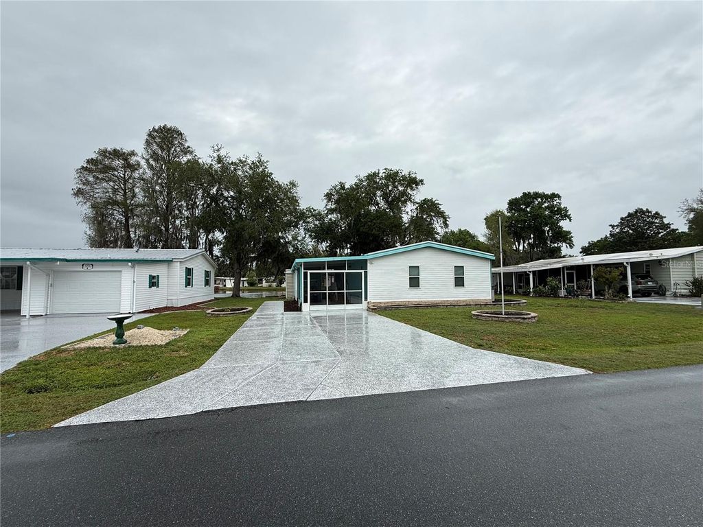 Photo of 8 Robin Road, Wildwood, FL 34785 (MLS # G5110787)