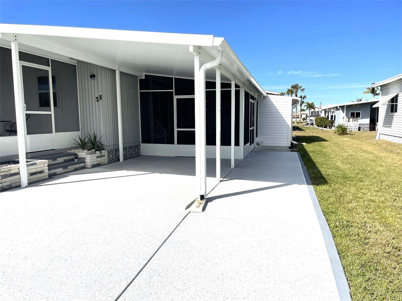 28 CASTAWAY COURT