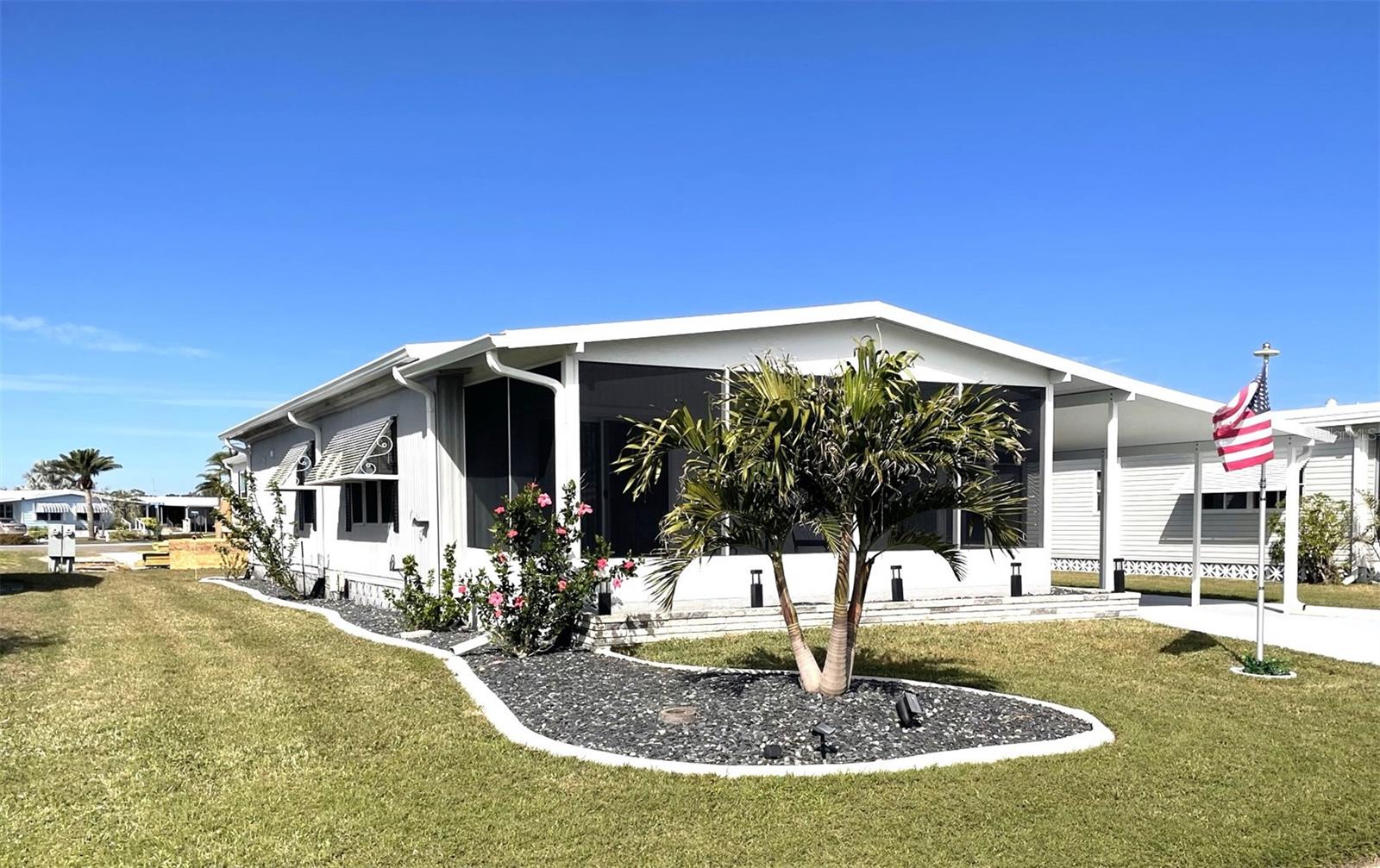 28 CASTAWAY COURT