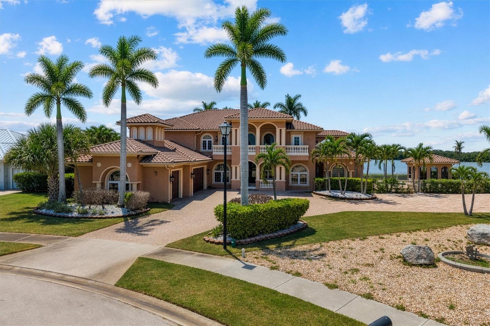 7 COVE VIEW COURT
