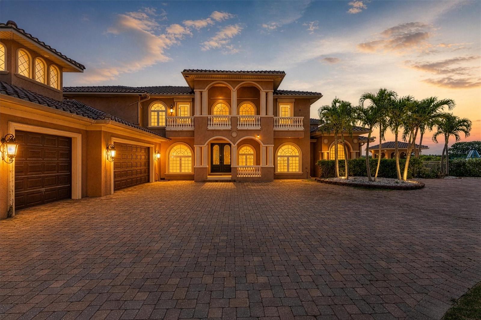 7 COVE VIEW COURT