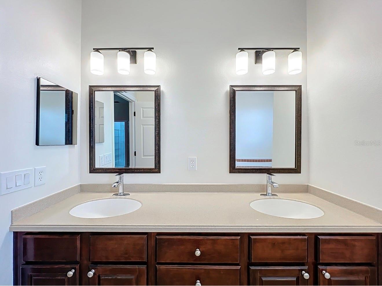 PALISADES PH 02E LT 208 - Residential Lease