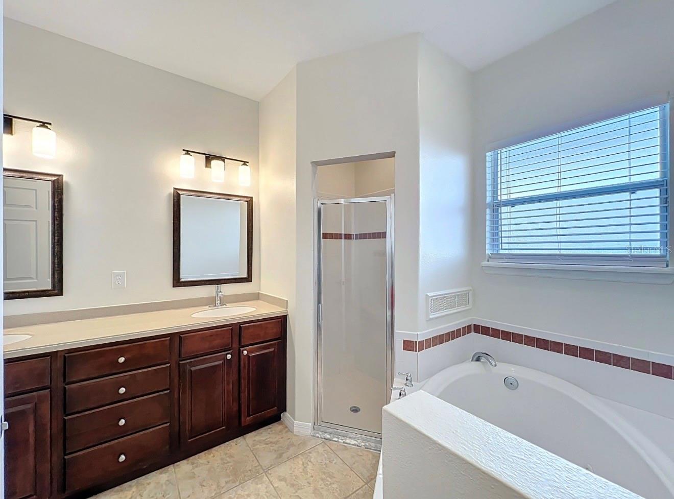 PALISADES PH 02E LT 208 - Residential Lease