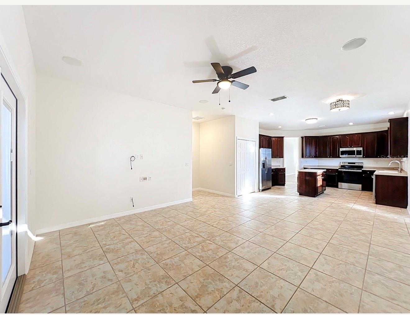 PALISADES PH 02E LT 208 - Residential Lease