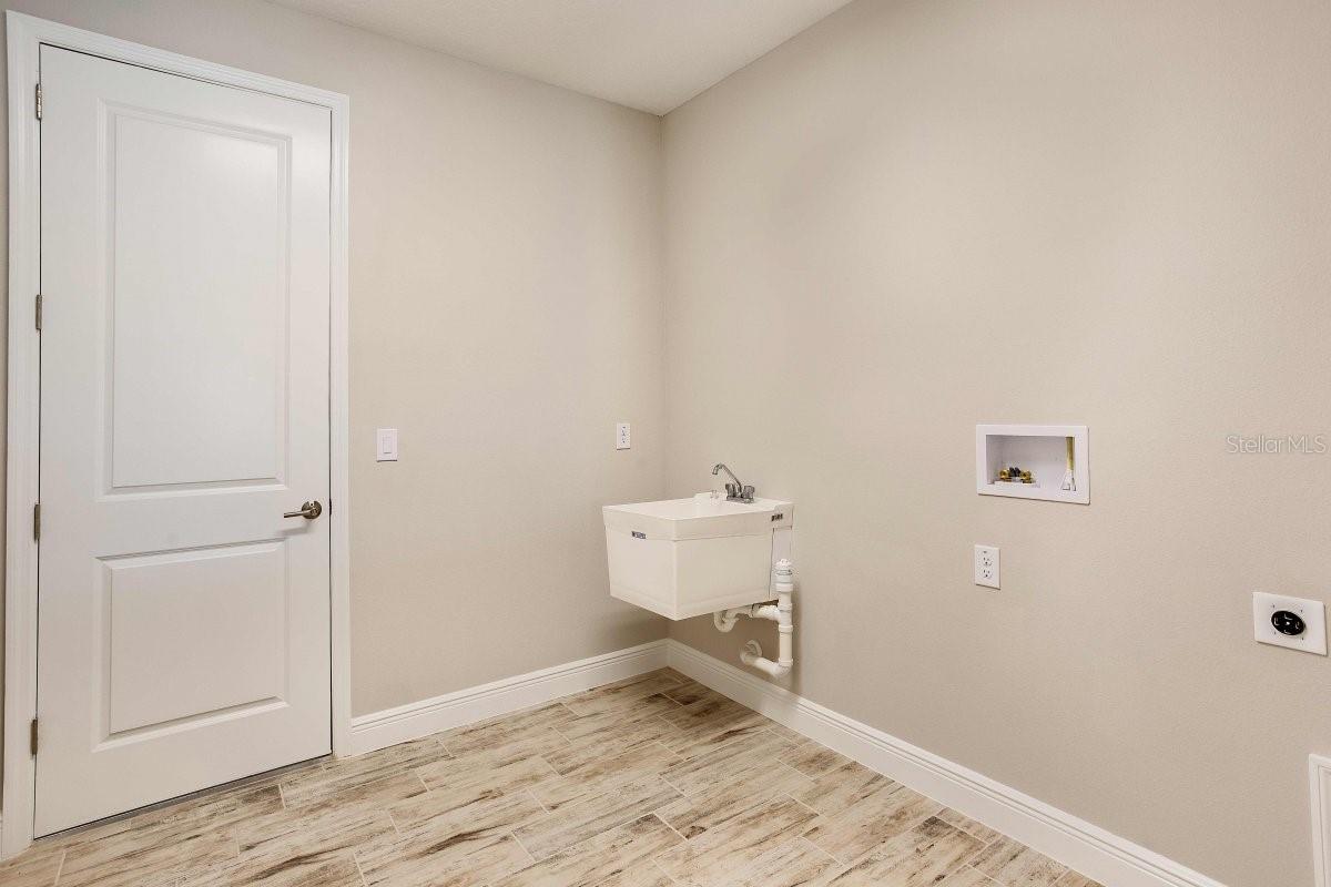 B AND D HAWKSTONE PHASE I LOT 3 BLOCK 1 - Residential