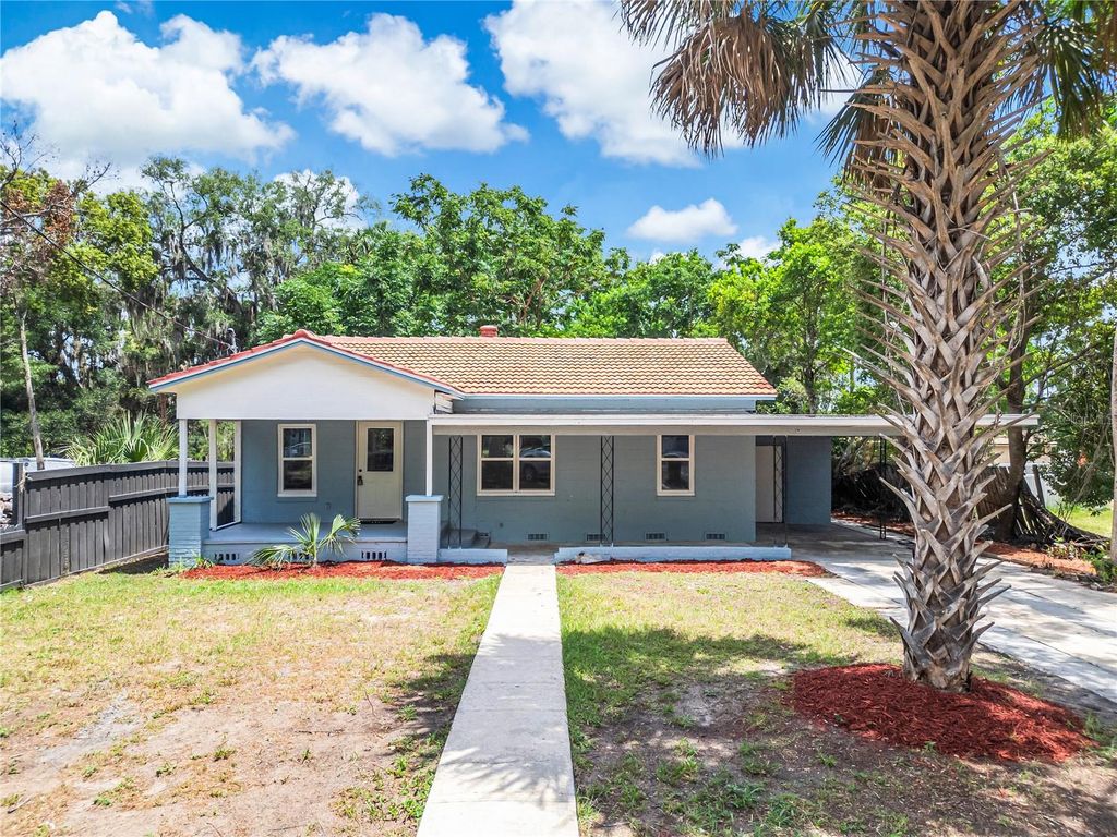 Photo of 1504 W Line Street, Leesburg, FL 34748 (MLS # O6426426)