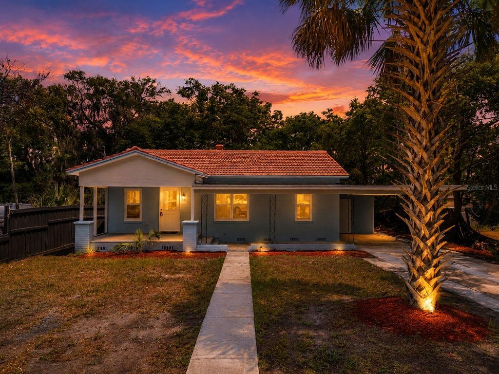Photo of 1504 W Line Street, Leesburg, FL 34748 (MLS # O6426426)