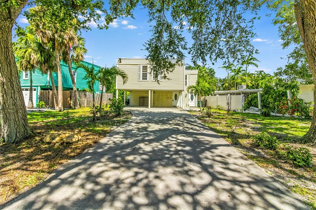 Photo of 643 Calle De Peru, Sarasota, FL 34242 (MLS # A4658846)