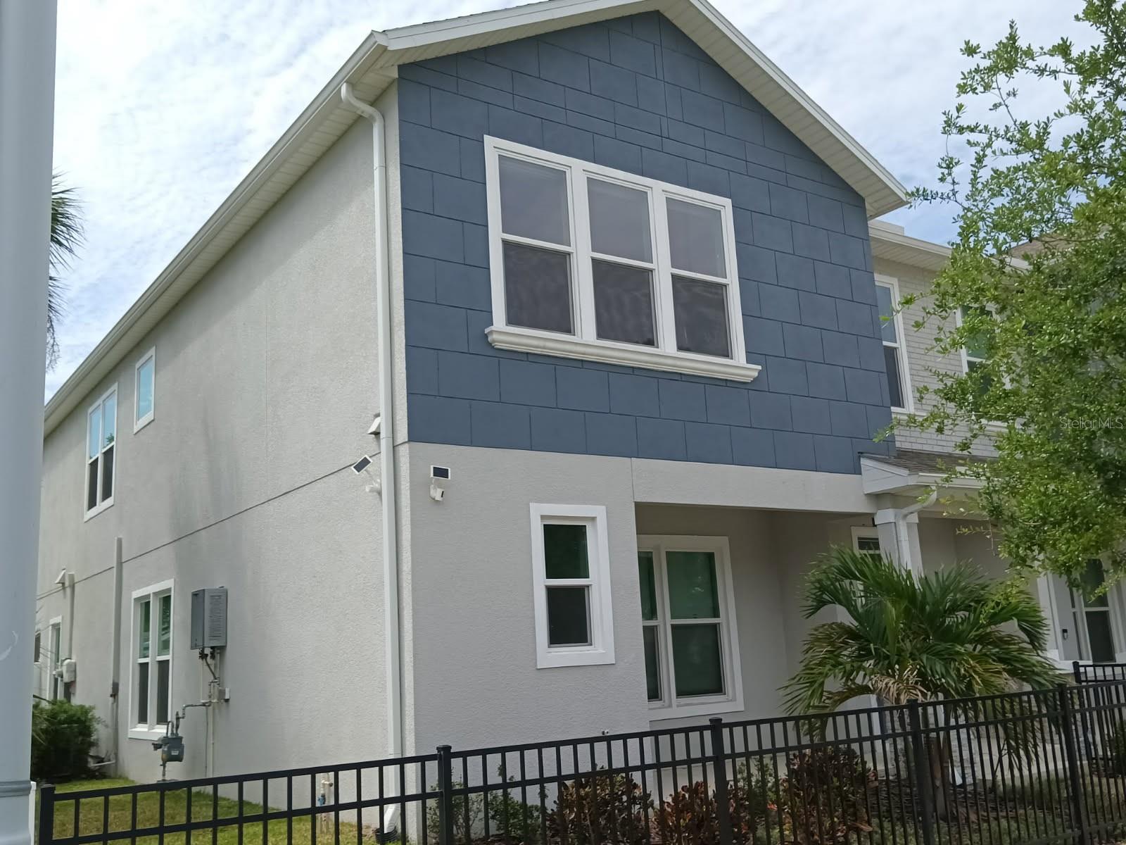 2704 W FIG STREET 1