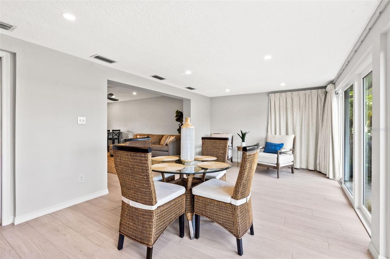 THE BAY VILLAS - Residential