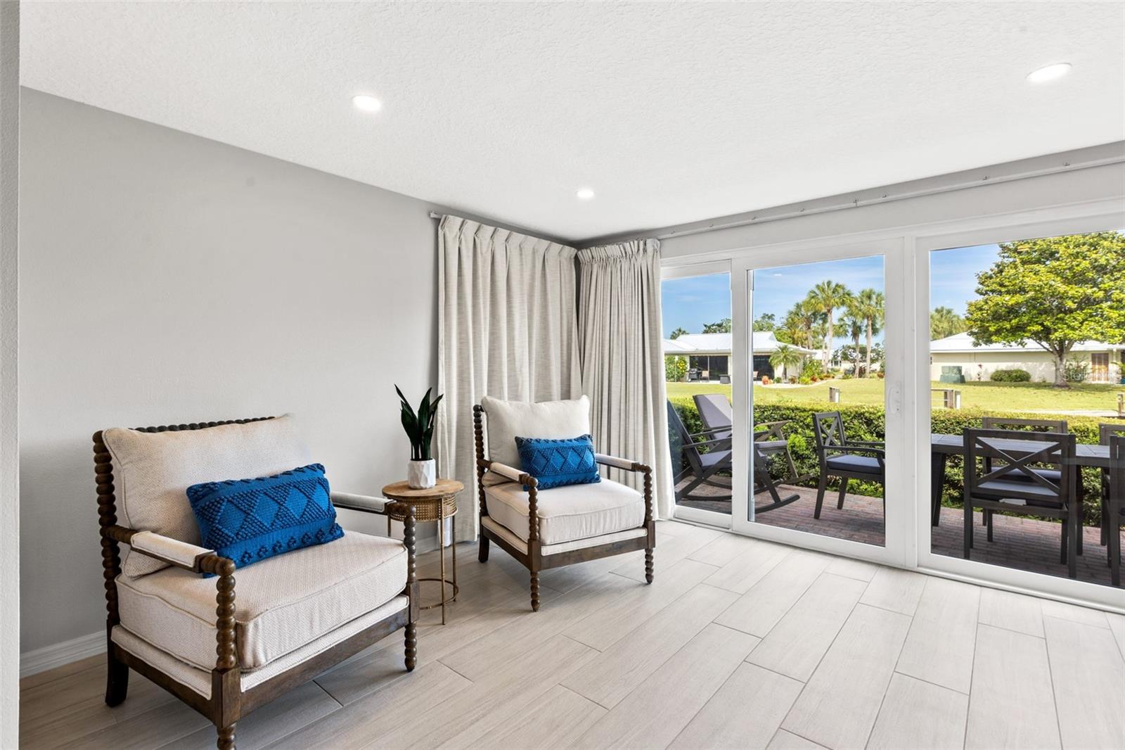 THE BAY VILLAS - Residential