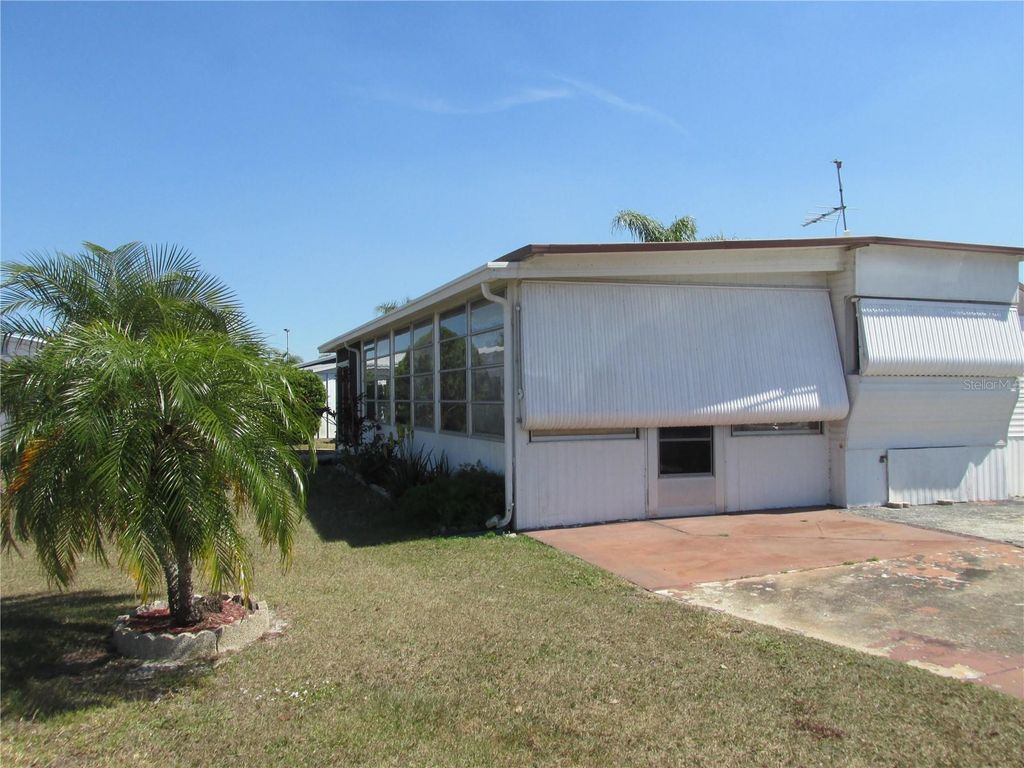 Photo of 10 Red Quill Circle, Lake Wales, FL 33898 (MLS # K4902870)