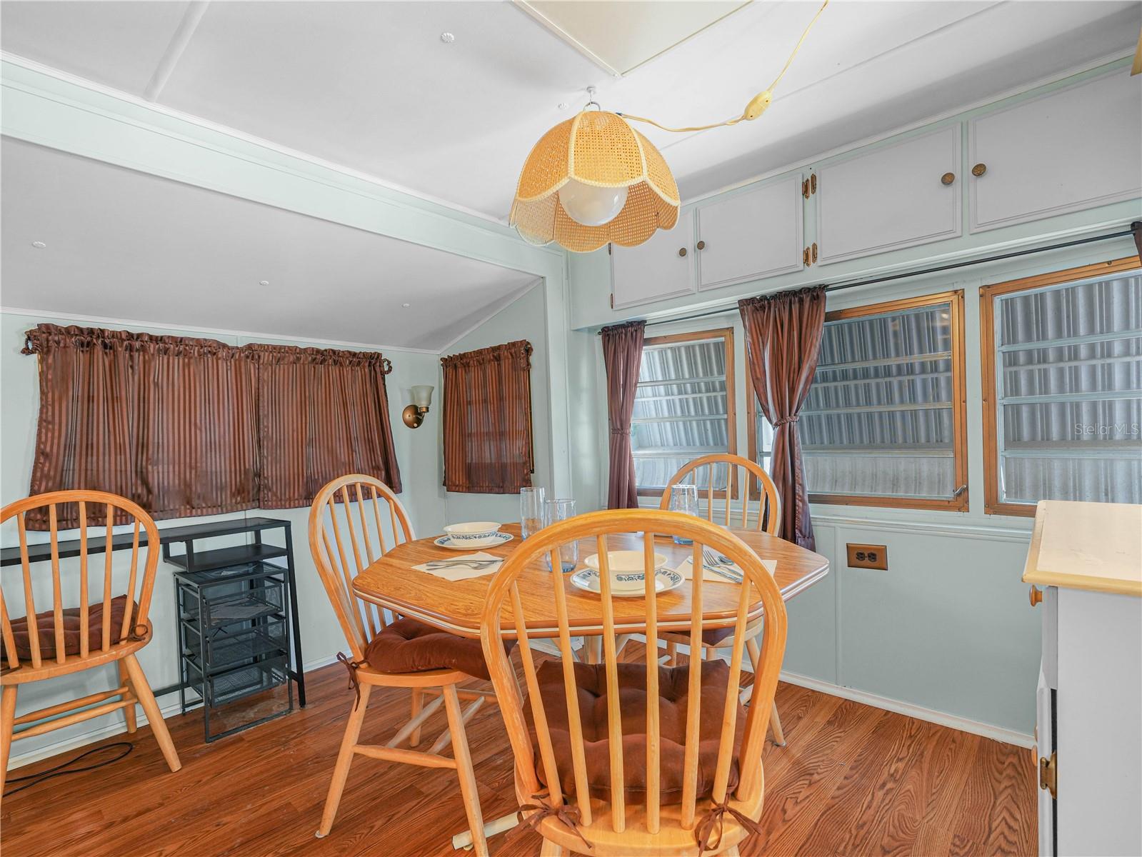 SADDLEBAG LAKE - Residential