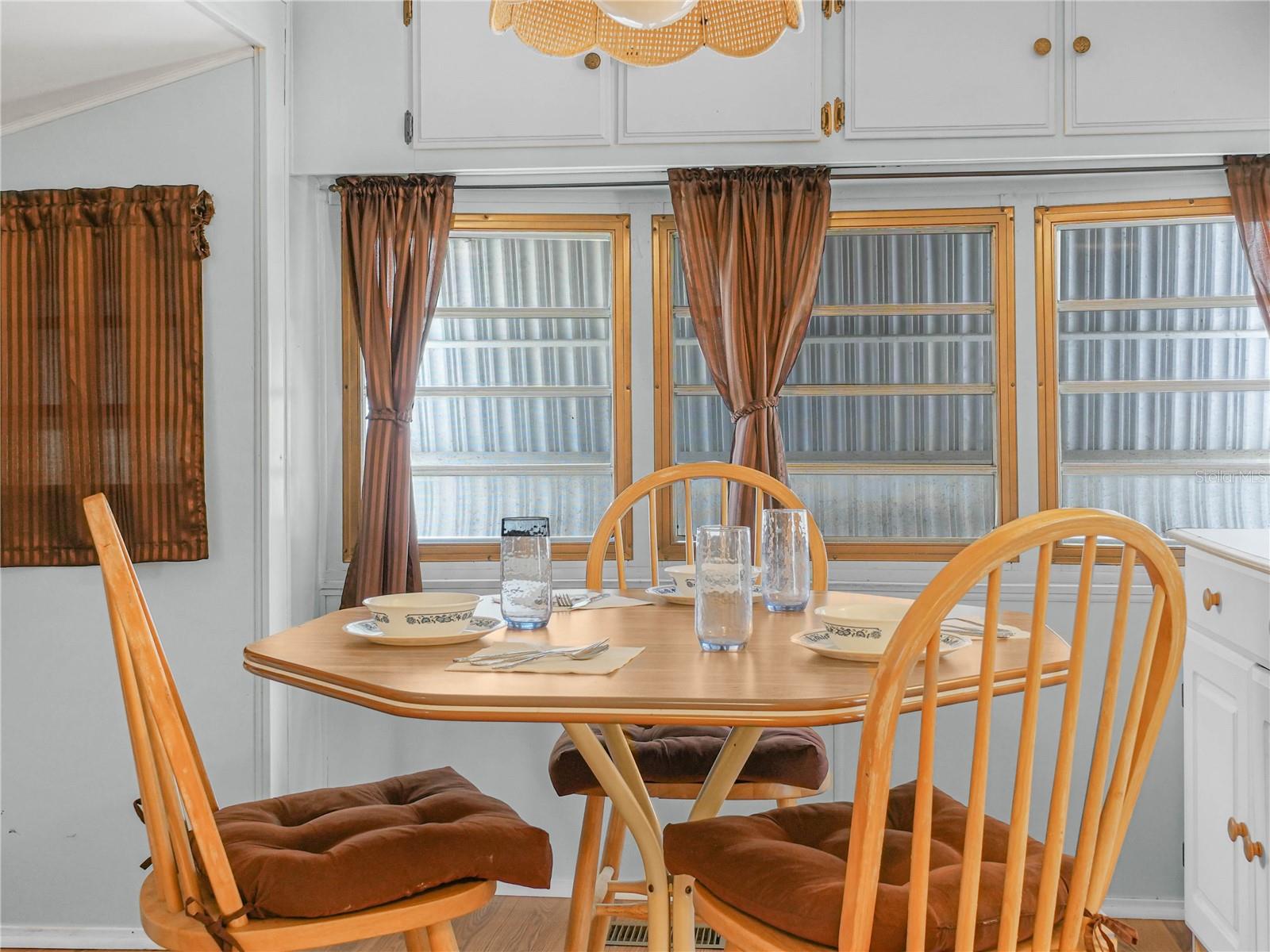 SADDLEBAG LAKE - Residential