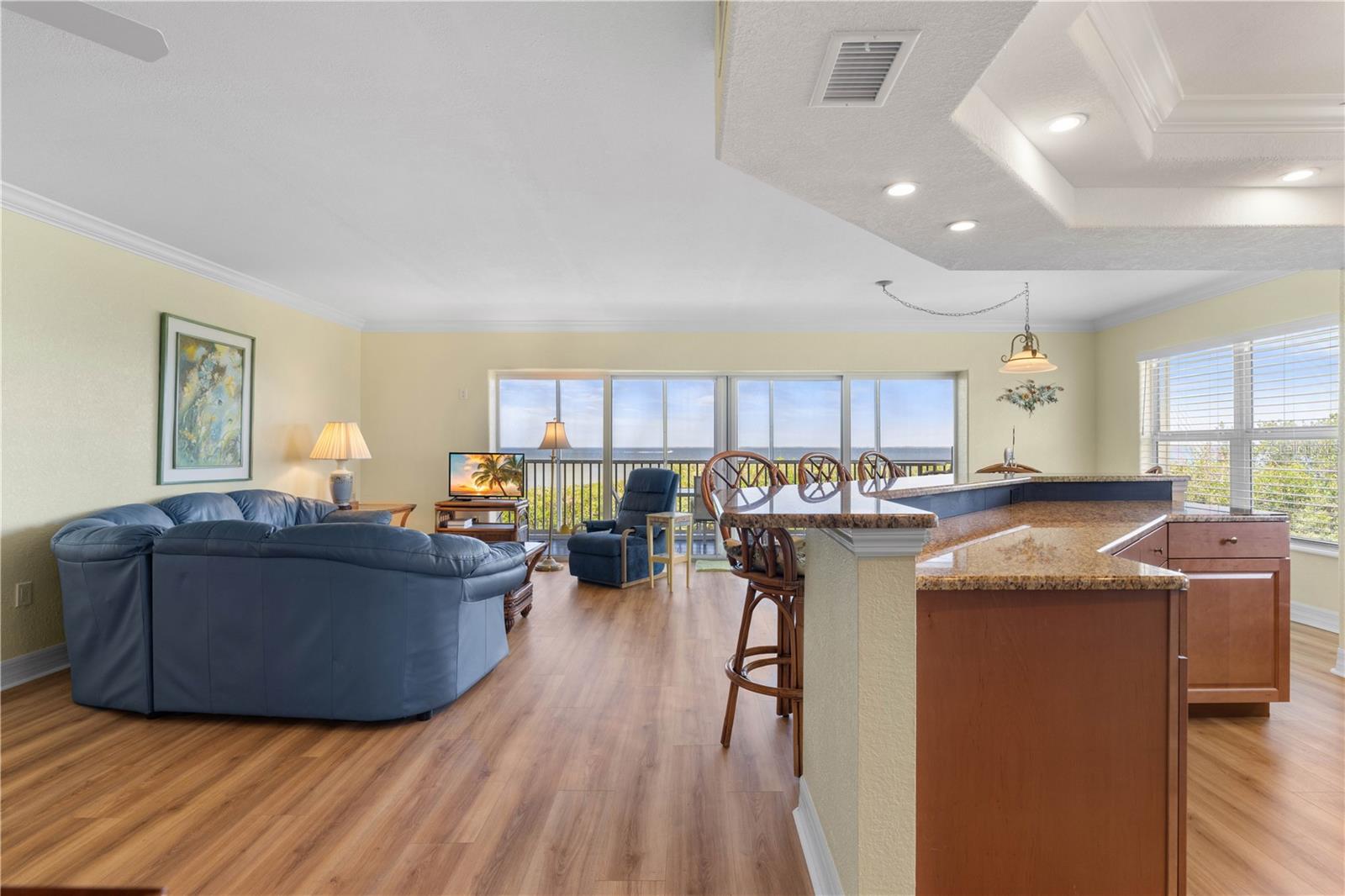 POINTS WEST PH 02 BLDG 02 - Residential