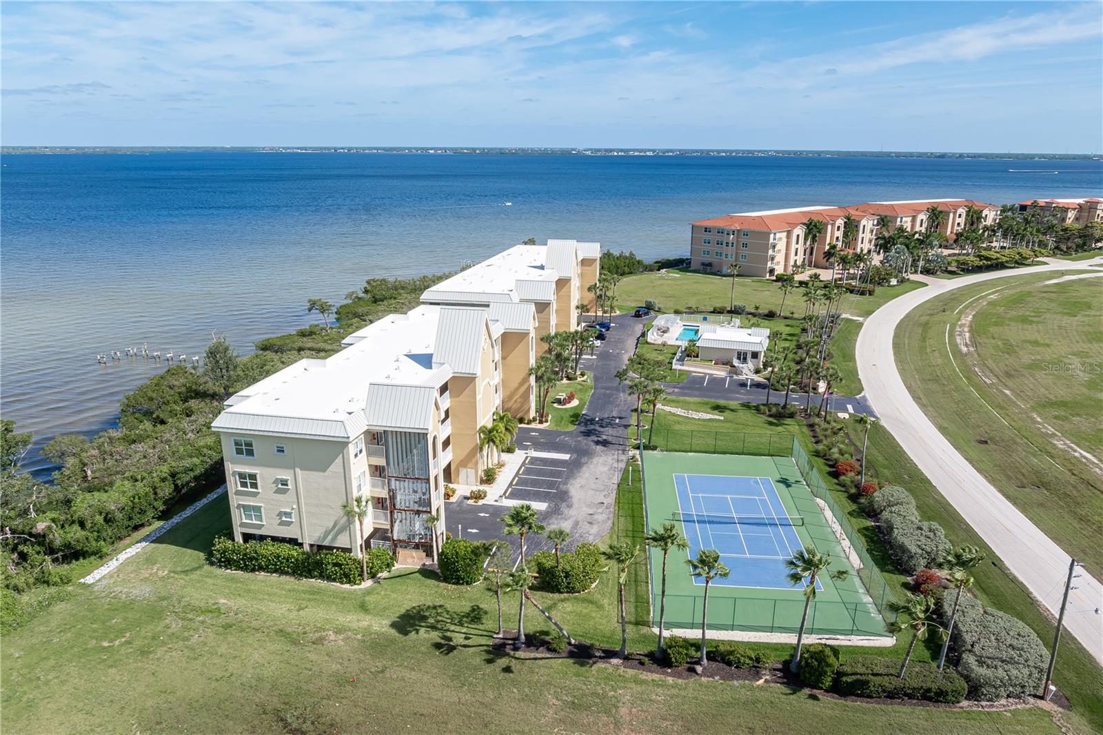 POINTS WEST PH 02 BLDG 02 - Residential