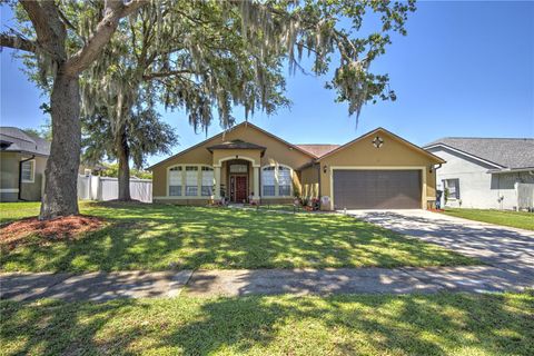 Photo of 684 Yorkshire Drive, Oviedo, FL 32765 (MLS # O6398212)