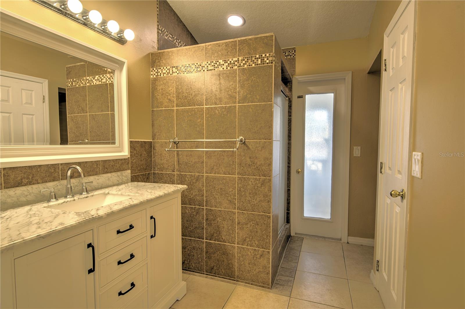 BENTLEY WOODS - Residential