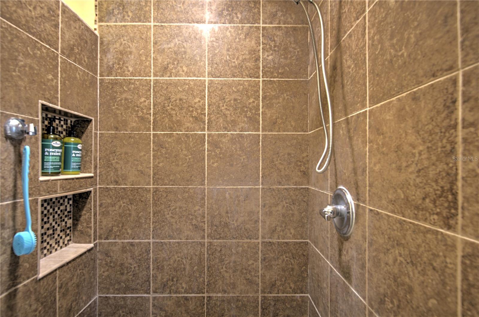 BENTLEY WOODS - Residential