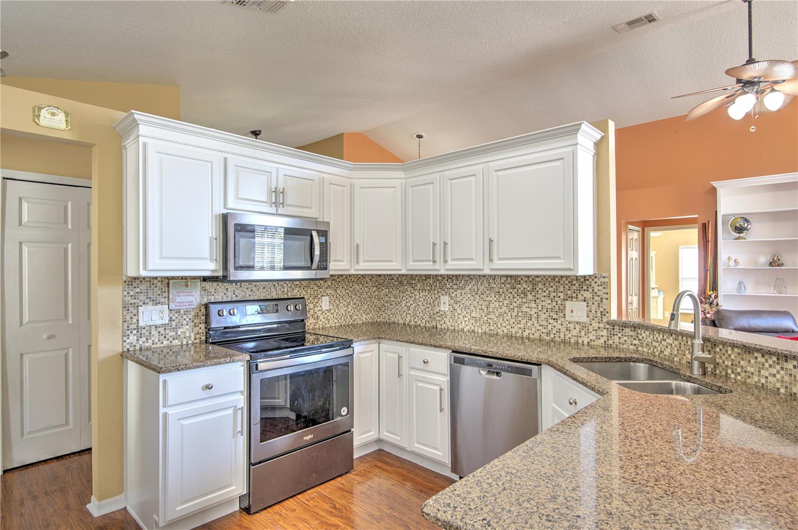 BENTLEY WOODS - Residential