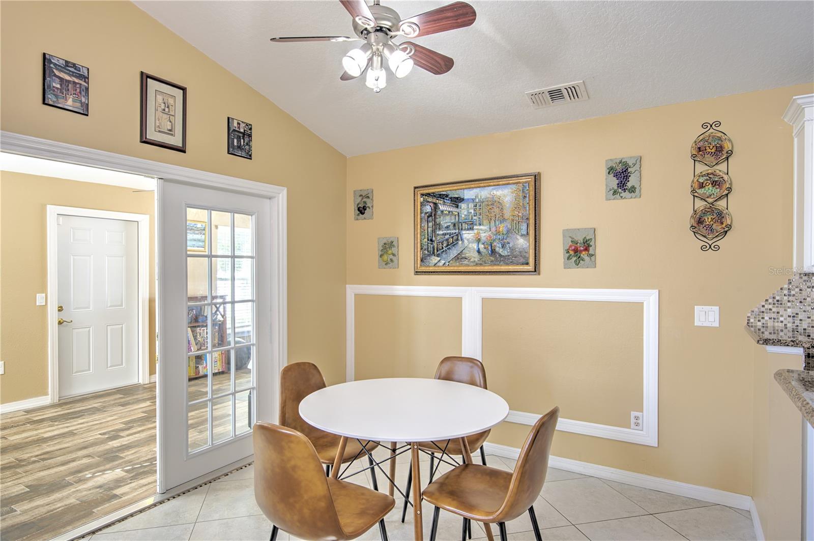 BENTLEY WOODS - Residential