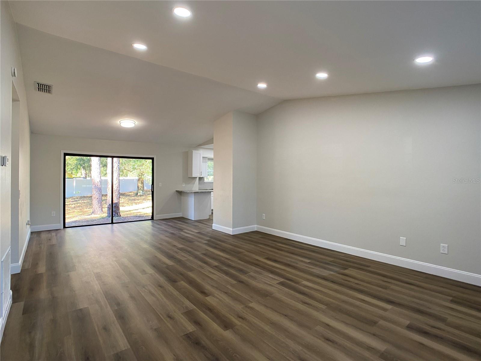 SILVER SPGS SHORES UN 09 - Residential