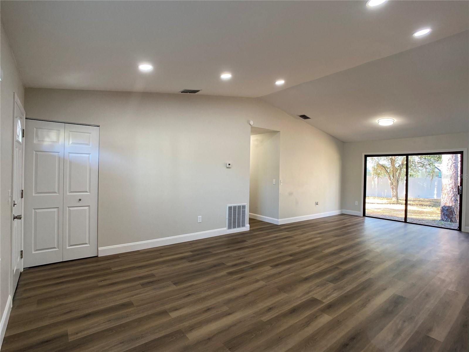 SILVER SPGS SHORES UN 09 - Residential