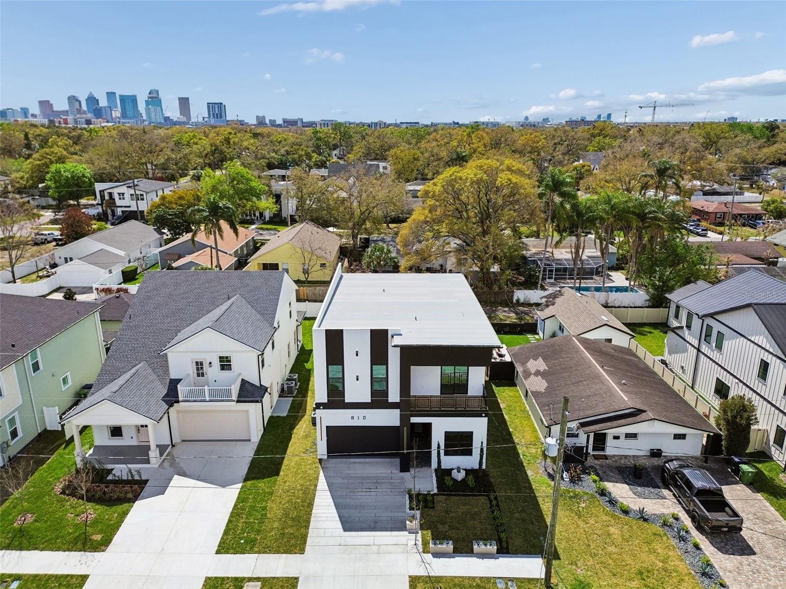 SUBURB ROYAL - Residential