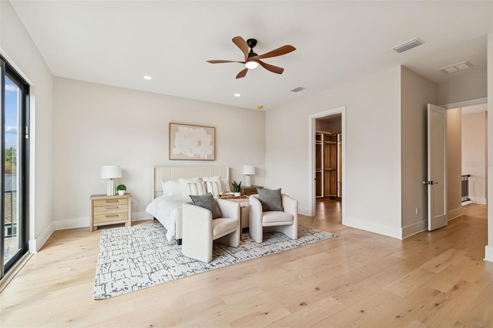 SUBURB ROYAL - Residential