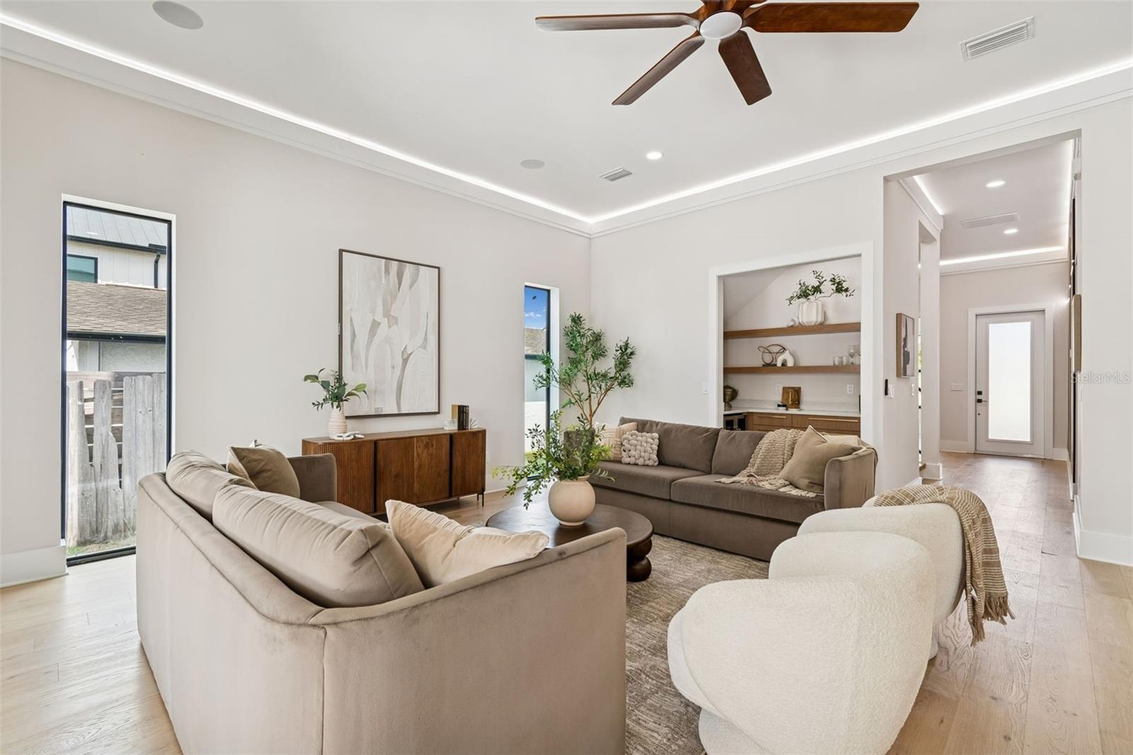 SUBURB ROYAL - Residential